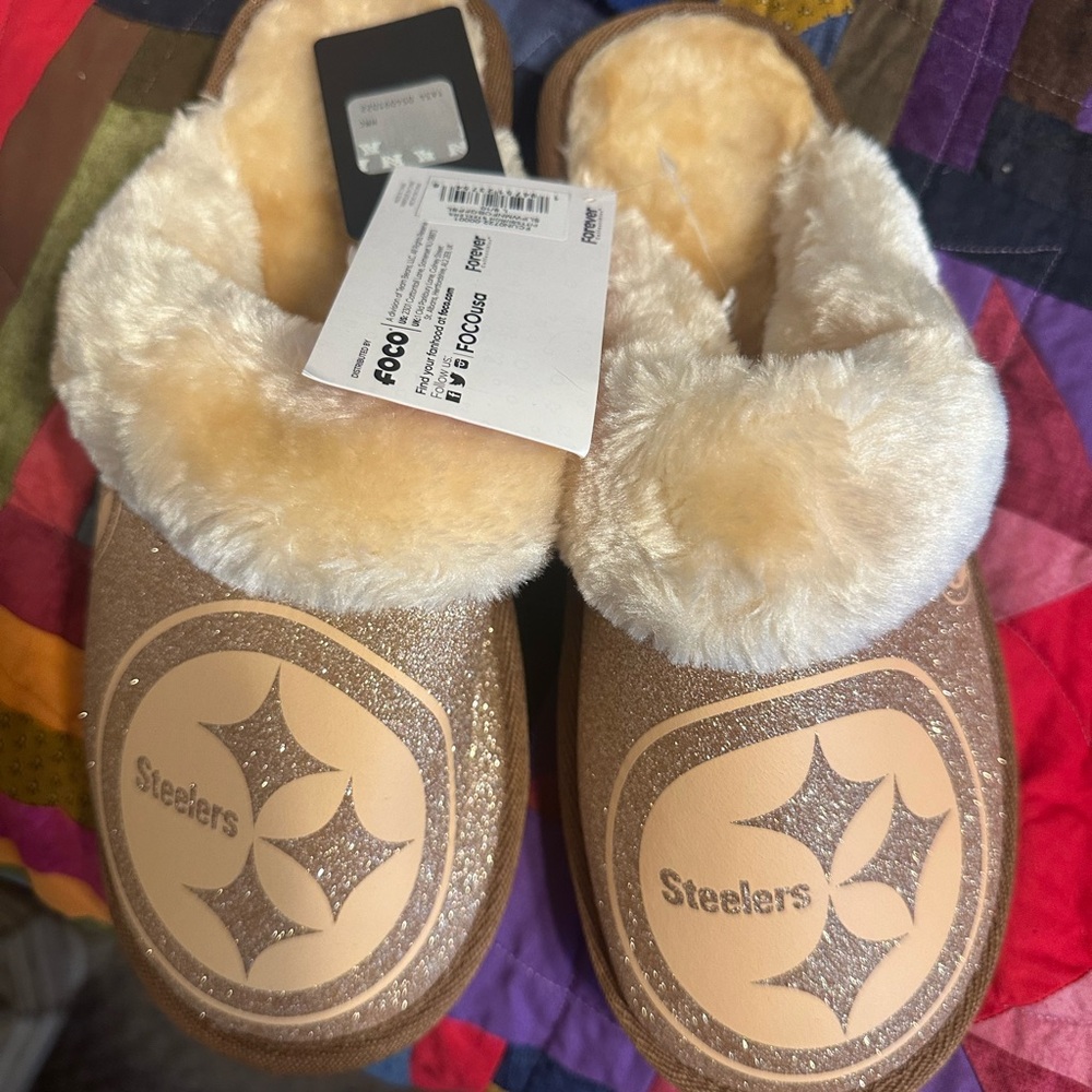 Pittsburgh Steelers Fuzzy Slippers
